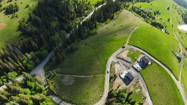 Під'їзна дорога серпантином